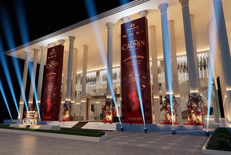 Hình ảnh 12.000 bông hồng đã trang trí sẵn sàng chờ đón khách mời và khách hàng Techcombank Private.