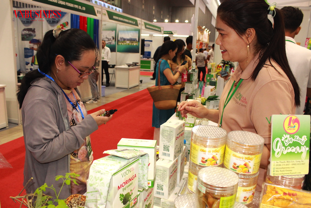 Sự thay đổi hành vi mua sắm của người tiêu dùng Việt đang đòi hỏi các DN nhỏ và vừa phải nhanh chóng thích nghi.