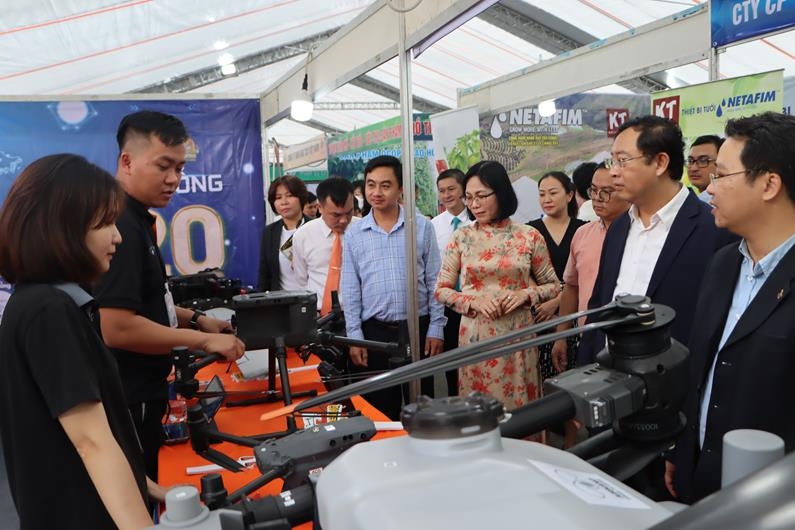 Nhiều HTX đã tích cực ứng dụng công nghệ để nâng cao thu nhập, thúc đẩy giảm nghèo.