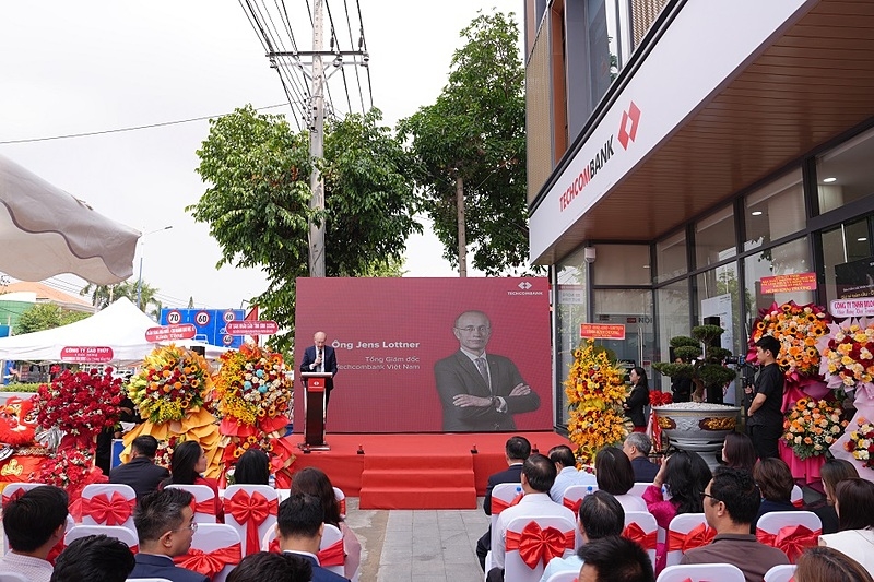 Tổng giám đốc Techcombank phát biểu khai trương.