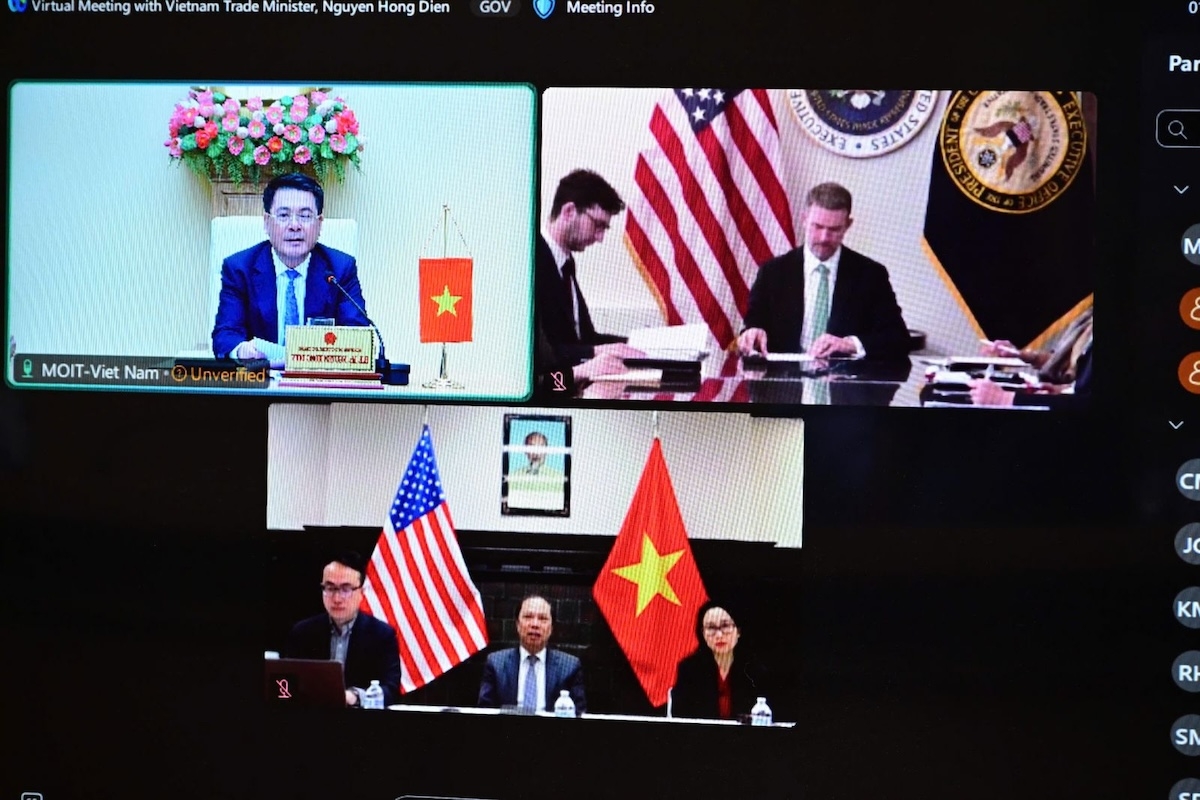 Bộ trưởng Bộ Công Thương, Trưởng đoàn đàm phán Chính phủ Nguyễn Hồng Diên điện đàm với Trưởng Đại diện Thương mại Hoa Kỳ Jamieson L. Greer.