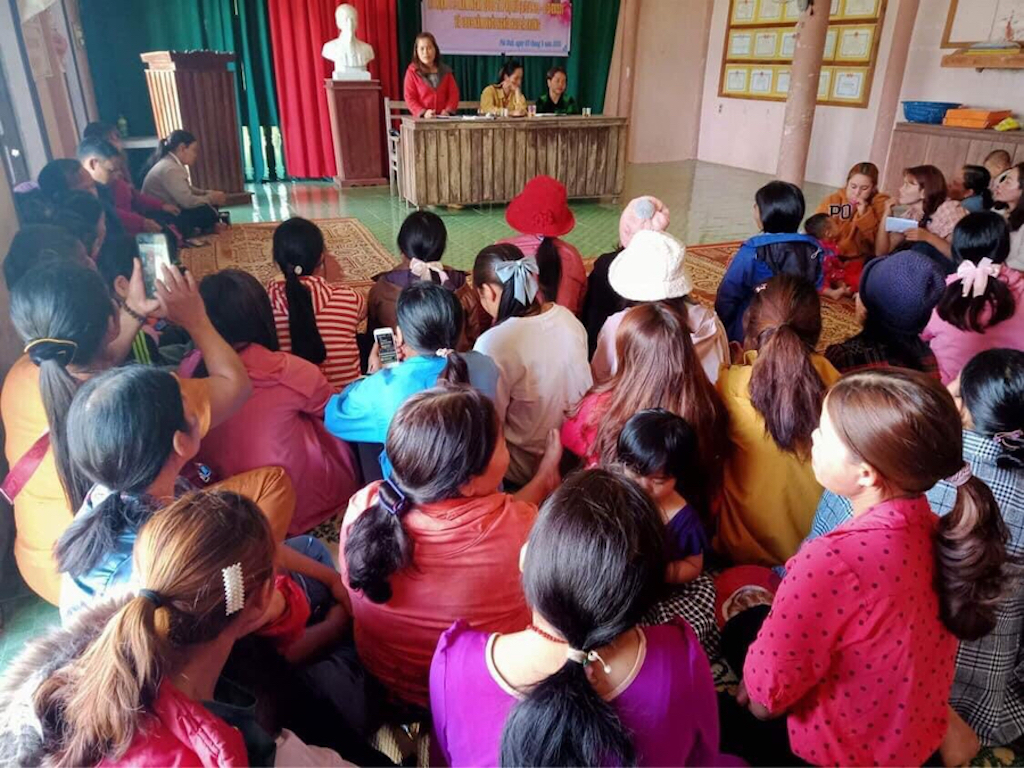 Việc phát triển kinh tế hợp tác và tổ chức các lớp tập huấn nhằm thay đổi nếp nghĩ, cách làm cho chị em phụ nữ A Lưới là rất quan trọng.