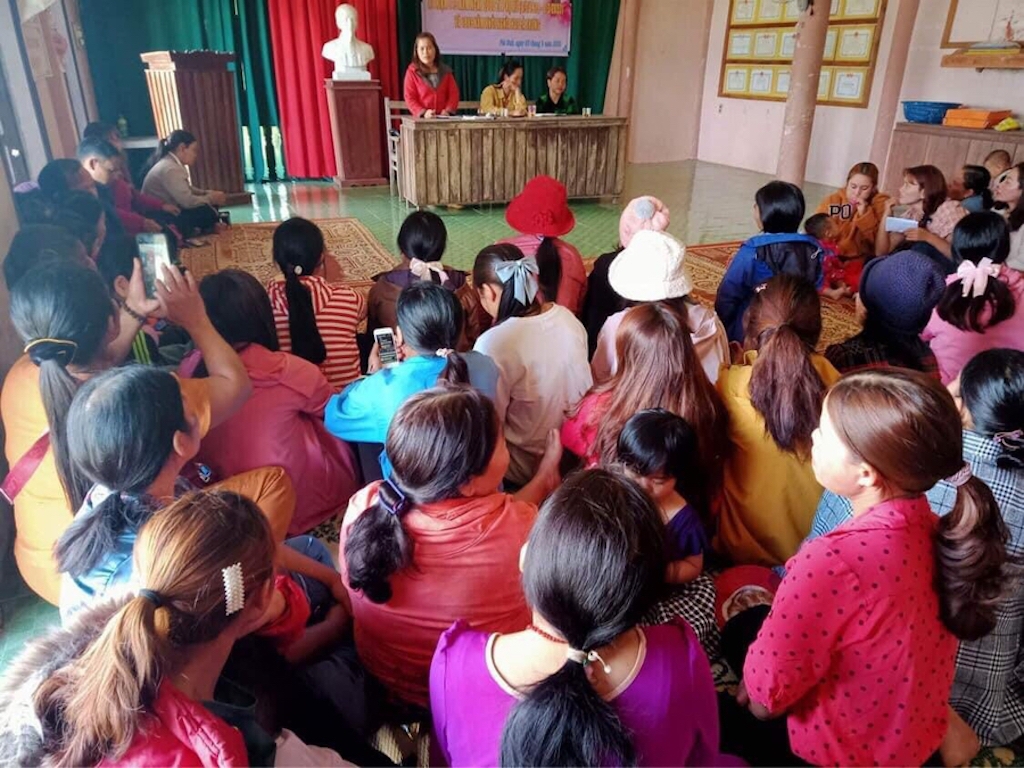 Việc phát triển kinh tế hợp tác và tổ chức các lớp tập huấn nhằm thay đổi nếp nghĩ, cách làm cho chị em phụ nữ A Lưới là rất quan trọng.