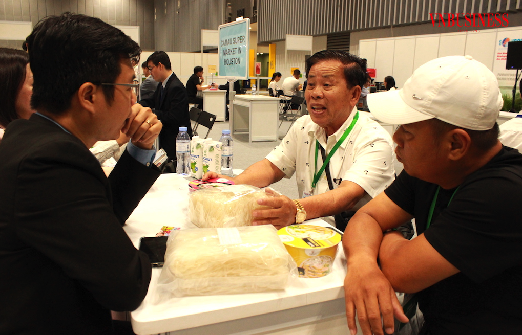 Điều mà các nhà XK của Việt Nam thấp thỏm là những nhà thu mua ở Mỹ sẽ đàm phán giảm giá đơn hàng và có kế hoạch tìm nguồn hàng tương ứng ở quốc gia khác có mức thuế đối ứng thấp hơn.