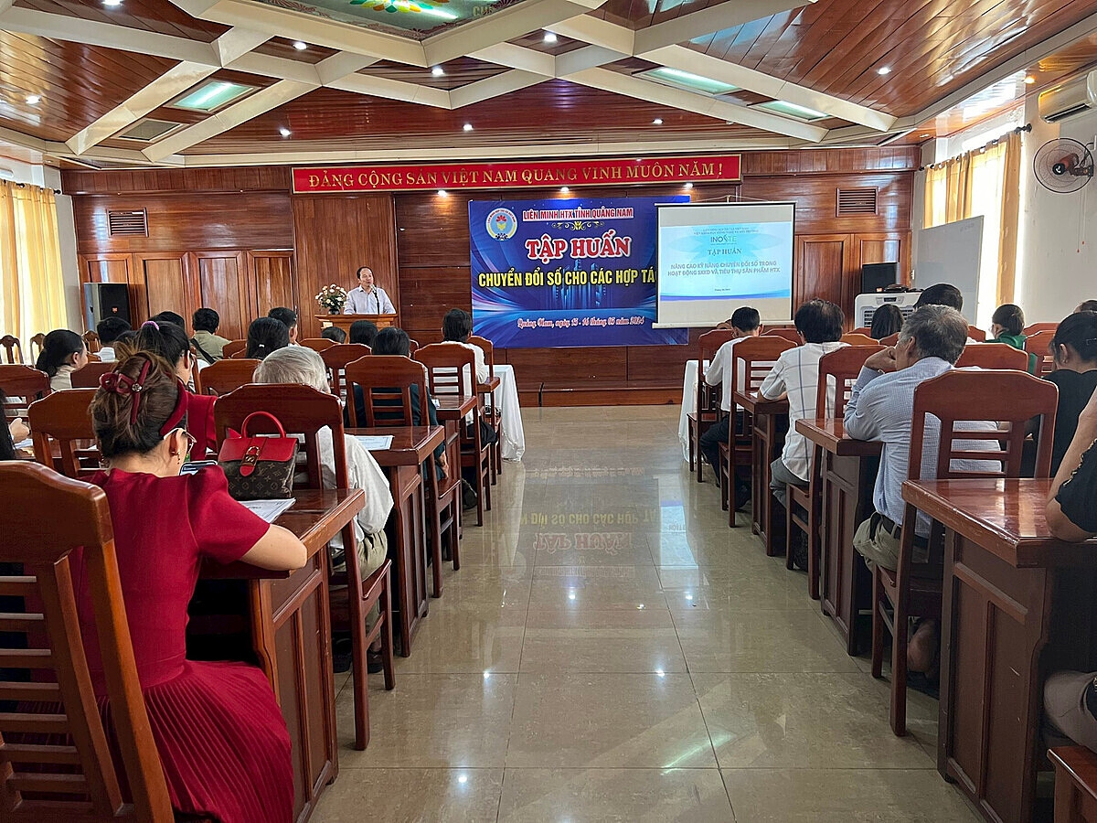 Những lớp đào tạo về chuyển đổi số giúp HTX nâng cao năng lực sản xuất kinh doanh.