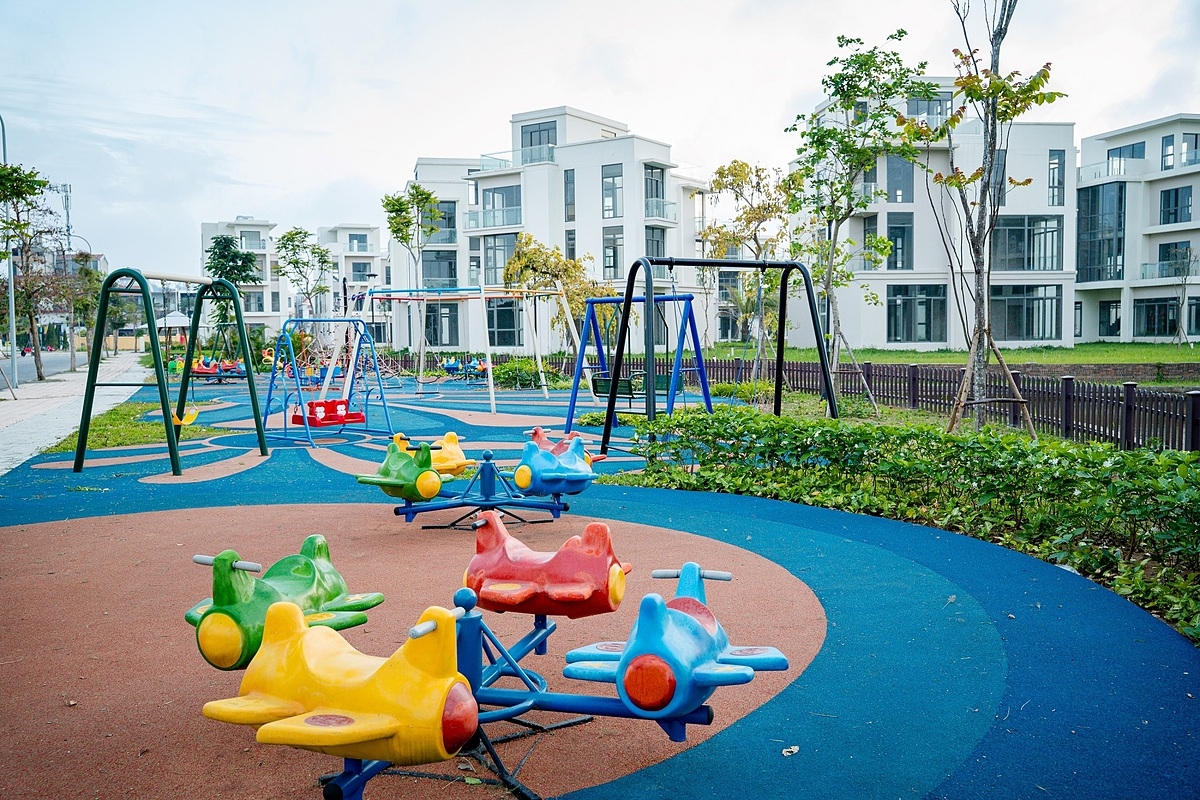 Khu vui chơi trẻ em nhiều màu sắc tại Ruby Tree Golf Villas.