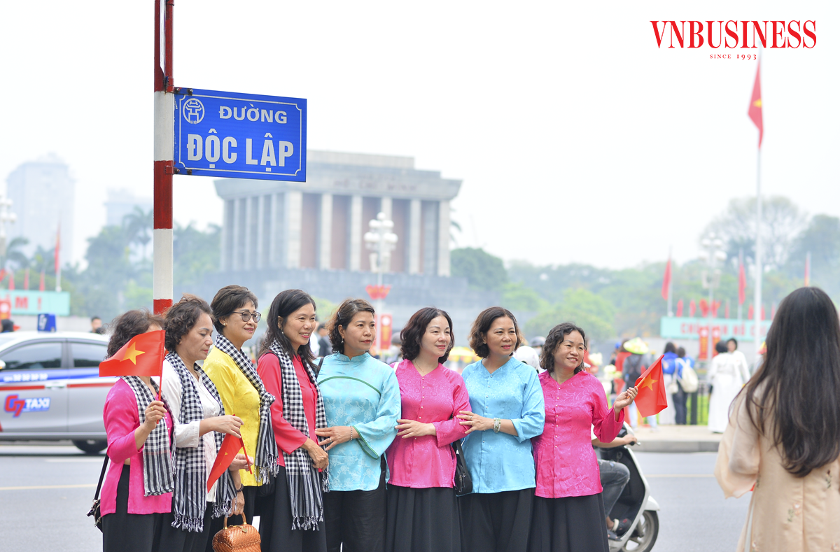 Kỳ nghỉ lễ 30/4 năm nay đầy ý nghĩa, khi đúng dịp kỷ niệm nửa thế kỷ đất nước thống nhất. Đây là dịp để ôn lại, khẳng định và lan tỏa giá trị lịch sử cũng như ý nghĩa thời đại sâu sắc của cuộc Tổng tiến công và nổi dậy mùa Xuân năm 1975.