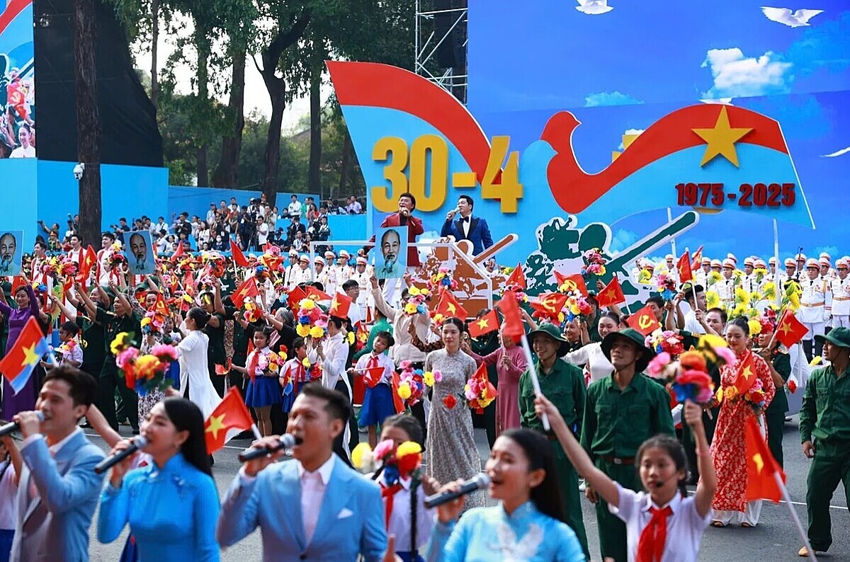 Chương trình văn nghệ tại lễ kỷ niệm.