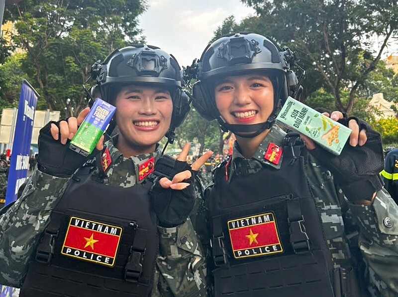 Các “bông hồng thép” nạp thêm dinh dưỡng chuẩn bị cho cuộc diễu binh.