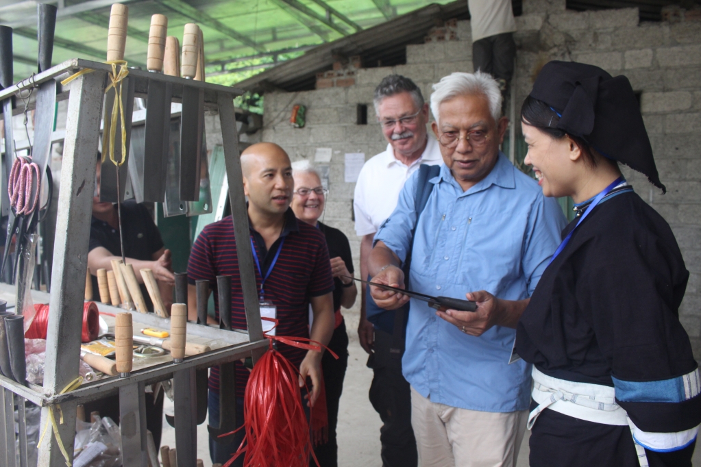 Làng nghề rèn Phúc Sen đang phát triển nhờ kết hợp với phát triển du lịch.