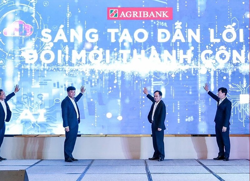 Agribank sẽ tập trung nguồn lực để kết nối và ứng dụng Cơ sở dữ liệu quốc gia về dân cư, nâng cấp hạ tầng công nghệ thông tin, và triển khai các sản phẩm dịch vụ ứng dụng công nghệ mới để đáp ứng yêu cầu của thị trường và thu hút khách hàng.