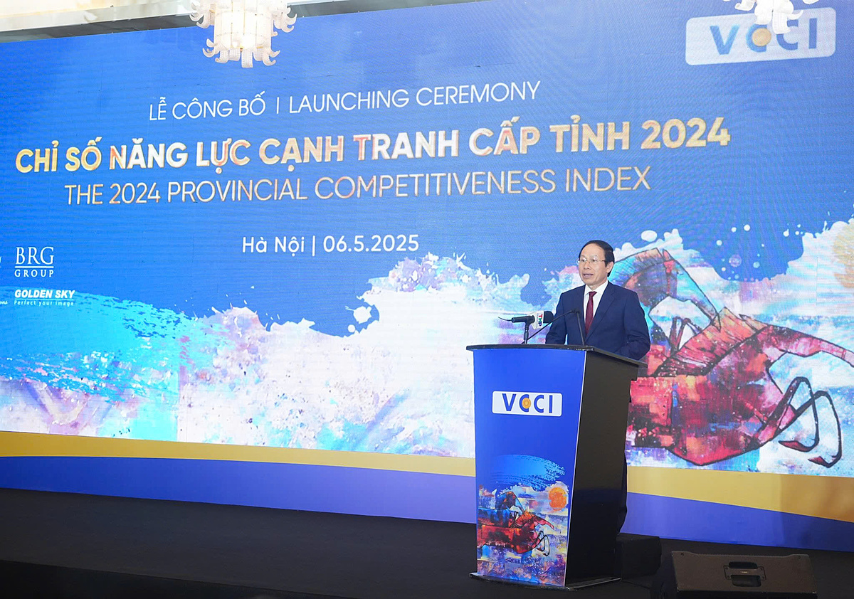 Bí thư Thành uỷ Hải Phòng Lê Tiến Châu thay mặt Thành ủy, HĐND, UBND, UBMTTQ Việt Nam thành phố Hải Phòng bày tỏ cảm ơn cộng đồng doanh nghiệp đã luôn đồng hành, đánh giá công tâm, khách quan, ghi nhận những nỗ lực của cả hệ thống chính trị, các cấp chính quyền thành phố trong thời gian qua. Ảnh: Đàm Thanh