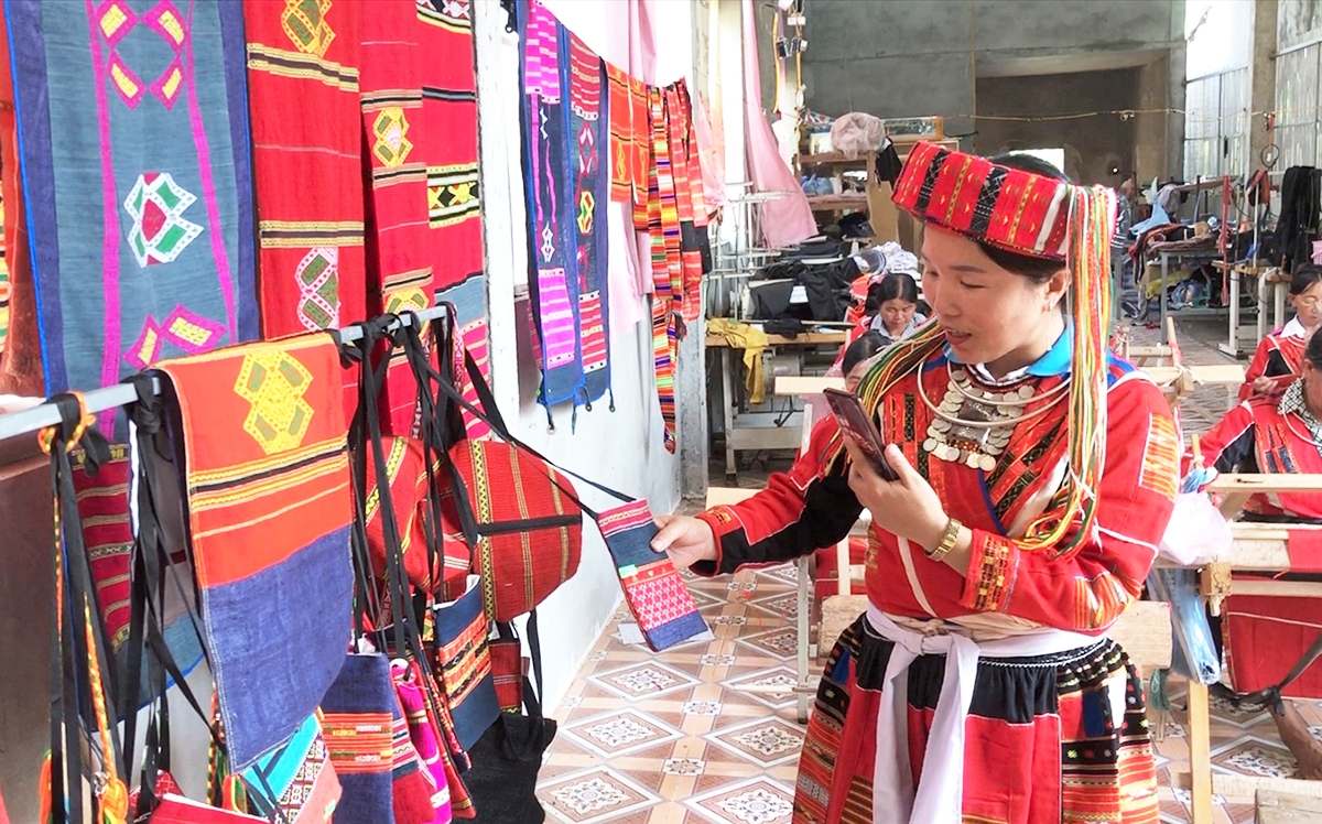 Ứng dụng chuyển đổi số giúp người dân tộc thiểu số miền núi huyện Quang Bình xóa đói giảm nghèo, làm giàu.