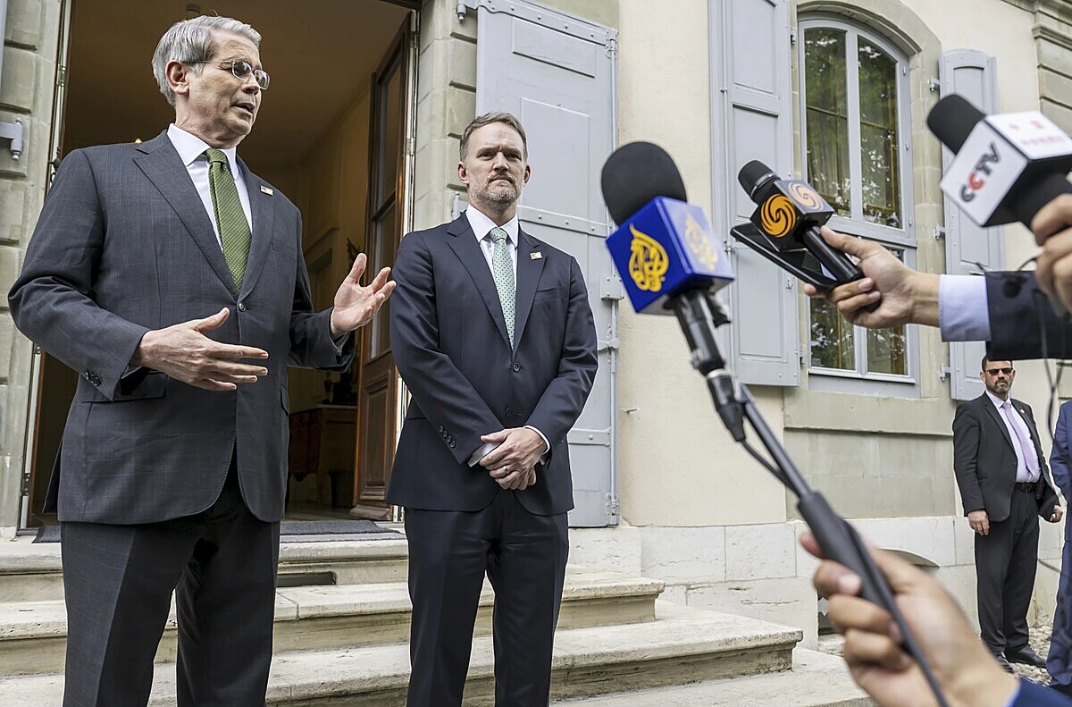 Bộ trưởng tài chính Hoa Kỳ Scott Bessent và Đại diện Thương mại Hoa Kỳ Jamieson Greer phát biểu với báo chí sau ngày đàm phán thứ hai tại Geneve, Thụy Sĩ, ngày 11/5.