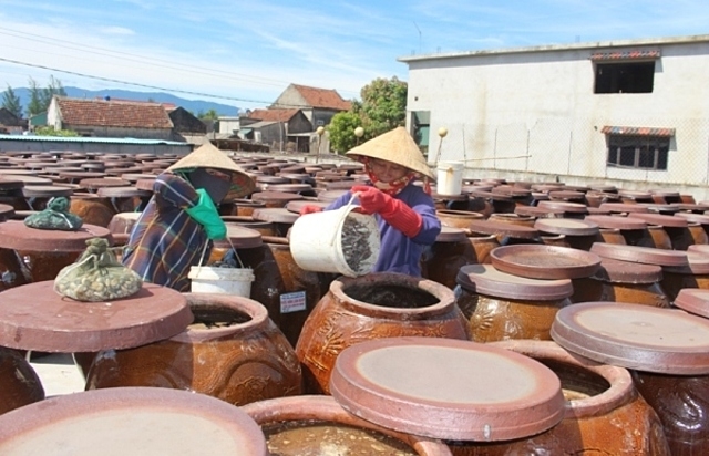 Thị xã Kỳ Anh hiện có 6 hộ chế biến nước mắm theo quy chuẩn OCOP 3 sao và 4 sao với quy mô 850.000 - 900.000 lít/năm và hơn 30 hộ chế biến quy mô 200 - 500 lít/năm.