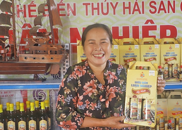 HTX Thu mua và chế biến thủy hải sản Chiến Thắng với thương hiệu nước mắm Luận Nghiệp làm ăn ngày càng hiệu quả, mở ra một hướng thoát nghèo mới cho chị em trong vùng.