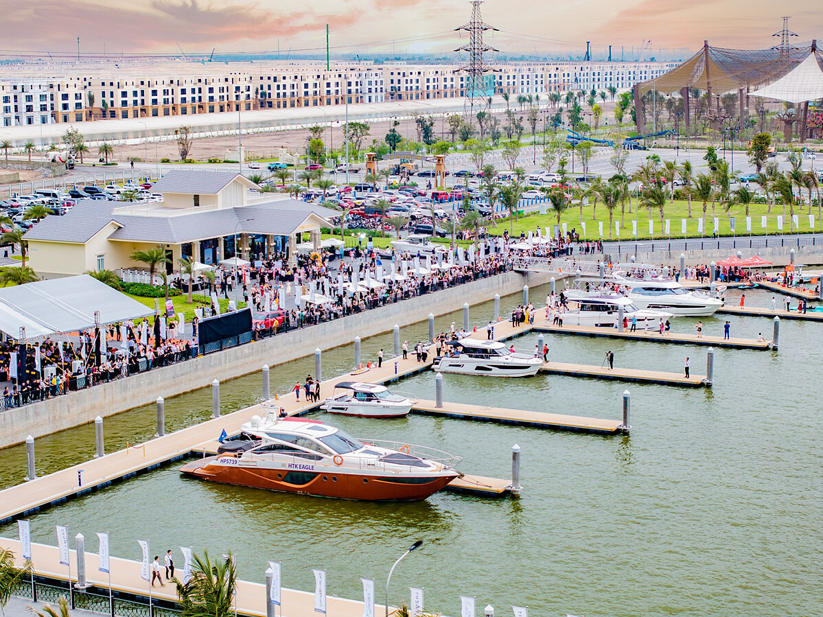 Bến du thuyền Royal Marina nằm kề bên Isla Bella khai trương ngày 10/5.