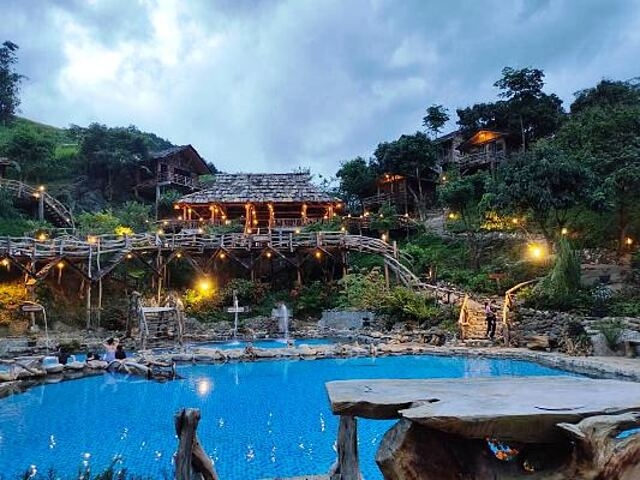 Điểm nhấn cốt lõi của khu du lịch HTX Du lịch Cường Hải là nguồn suối khoáng nóng tốt cho sức khỏe.