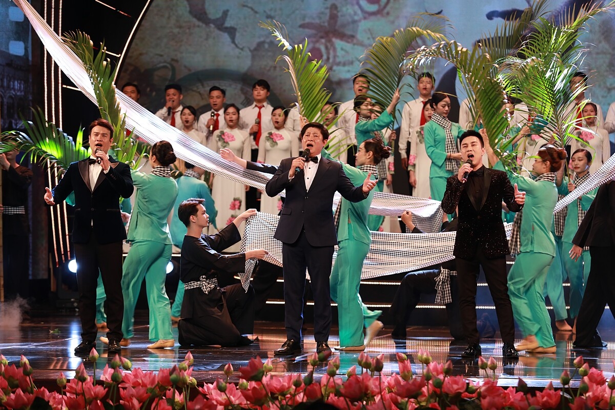 Quy tụ nhiều nghệ sĩ nổi tiếng như NSND Thu Hiền, NSND Quang Vinh, NSND Trường Giang cùng các nghệ sĩ trẻ như Anh Tú, Minh Châu, Thảo Nguyên… &lpar;Ảnh: B.V.H&rpar;