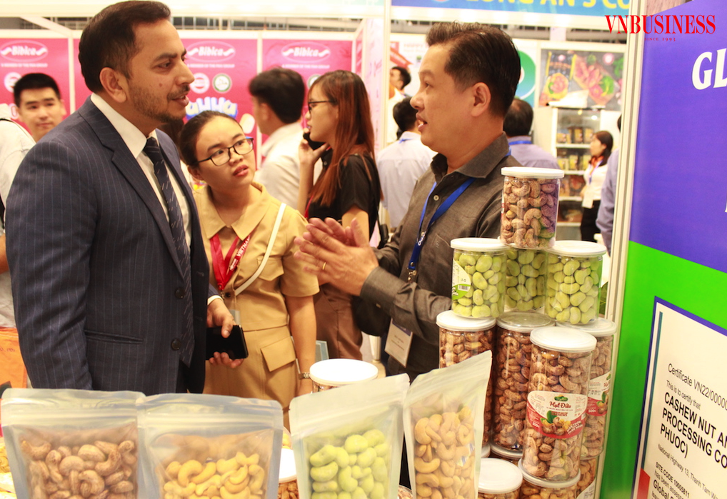 Các DN chế biến hạt điều trong nước đang lo ngại “cạnh tranh không công bằng” với nhân điều nhập khẩu giá rẻ, chất lượng thấp, dẫn đến nguy cơ thu hẹp sản xuất, mất thị phần và lãng phí đầu tư.