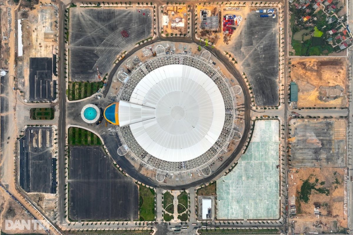 Vinhomes Global Gate đang đứng trước hàng loạt cột mốc đại nhảy vọt khi hạ tầng, tiện ích tăng tốc về đích &lpar;Ảnh: Dân trí&rpar;.