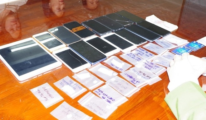 Tang vật thu được từ đường dây mua bán trái phép thông tin tài khoản ngân hàng để che giấu nguồn gốc và rửa tiền tại Việt Nam.