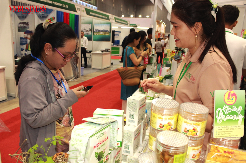 Để chinh phục người tiêu dùng nội địa đòi hỏi các nhà XK nông sản thực phẩm phải xây dựng một hệ sinh thái bài bản từ chuỗi sản phẩm, kênh phân phối cho đến phát triển thương hiệu.