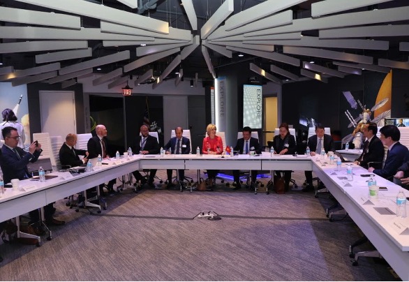 Bộ trưởng và đoàn công tác làm việc với tập đoàn Lockheed Martin.