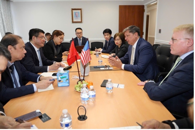 Ngày 20/5, Bộ trưởng Bộ Công Thương, Trưởng Đoàn đàm phán Chính phủ Nguyễn Hồng Diên đã có cuộc gặp và làm việc với lãnh đạo Space X.