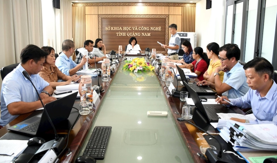 Sở Khoa học và công nghệ tỉnh Quảng Nam vừa đánh giá, nghiệm thu dự án chăn nuôi heo cỏ gắn với liên kết tiêu thụ sản phẩm trên địa bàn huyện Đông Giang.