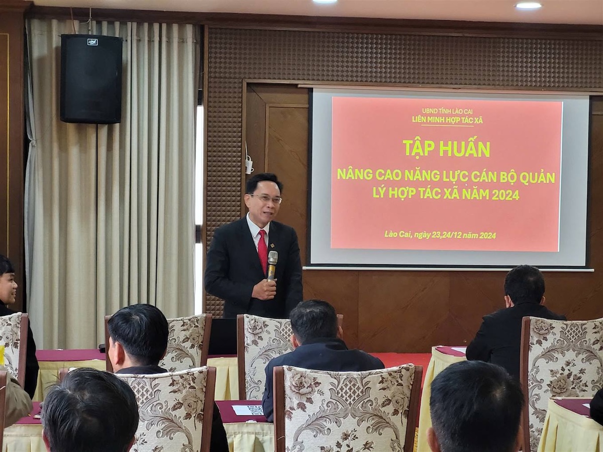 Lớp tập huấn nâng cao năng lực cán bộ quản lý các HTX, tổ hợp tác năm 2024.