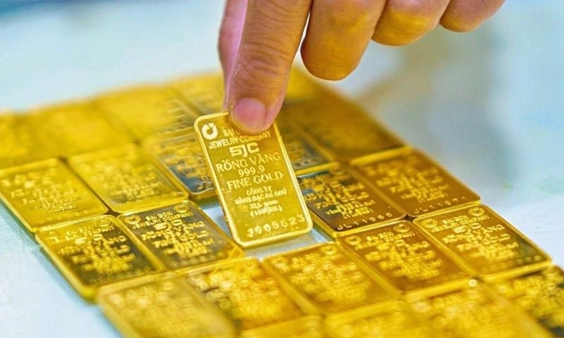 Giá vàng trong nước đang cao hơn khoảng 12,84 triệu đồng/lượng so với giá vàng thế giới