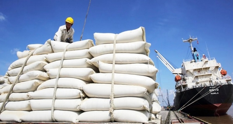 VCCI không đồng tình với quy định thu hồi giấy phép nếu doanh nghiệp không nộp báo cáo dự trữ gạo trong vòng 45 ngày kể từ khi có văn bản đôn đốc.