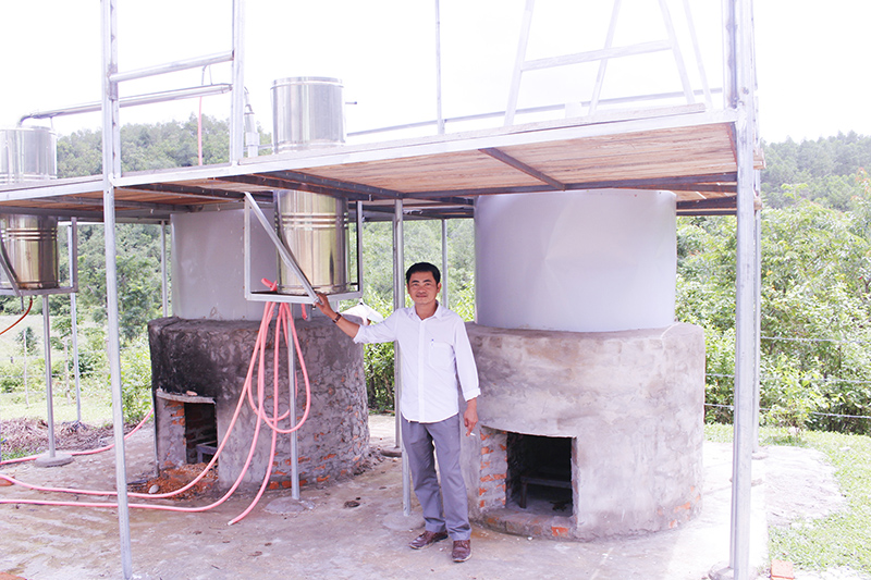 Cơ sở chiết xuất tinh dầu sả của HTX trồng và chiết xuất tinh dầu dược liệu Vanpa.