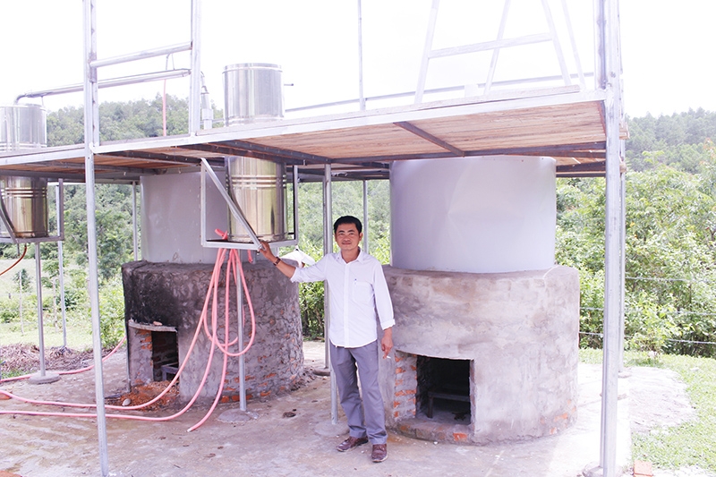 Cơ sở chiết xuất tinh dầu sả của HTX trồng và chiết xuất tinh dầu dược liệu Vanpa.