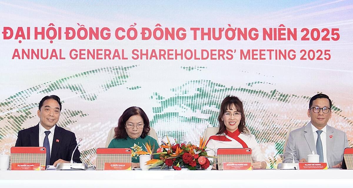 Đoàn Chủ tịch tại Đại hội cổ đông thường niên năm 2025 của Công ty Cổ phần Hàng không Vietjet.