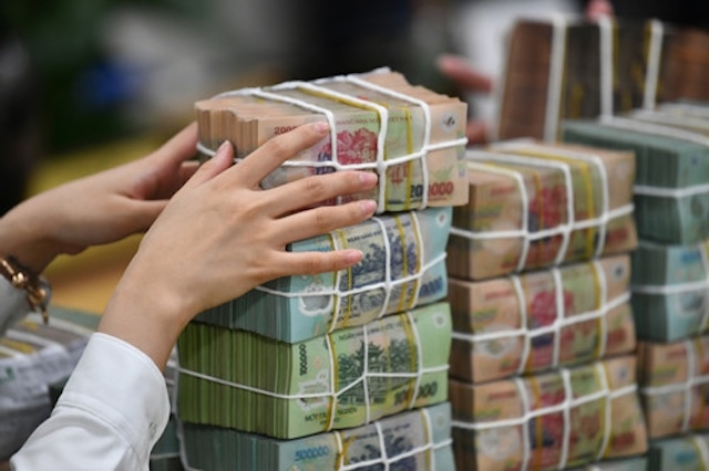 Hàng loạt gói tín dụng lãi suất ưu đãi được tung ra nền kinh tế, dự báo tăng trưởng tín dụng sẽ tiếp tục khởi sắc trong thời gian tới.