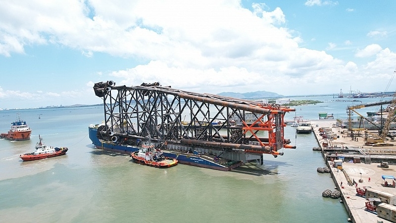 Hạ thủy chân đế giàn ĐH-01, dự án Đại Hùng pha 3.