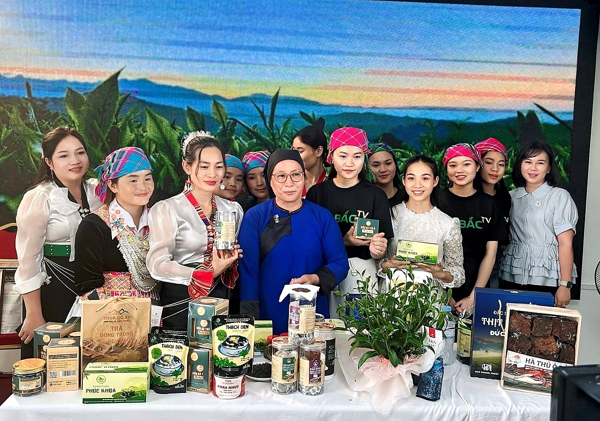 Nhiều sản phẩm của HTX, người dân ở Mường Tè đã được giới thiệu quảng bá thông qua hình thức livestream.