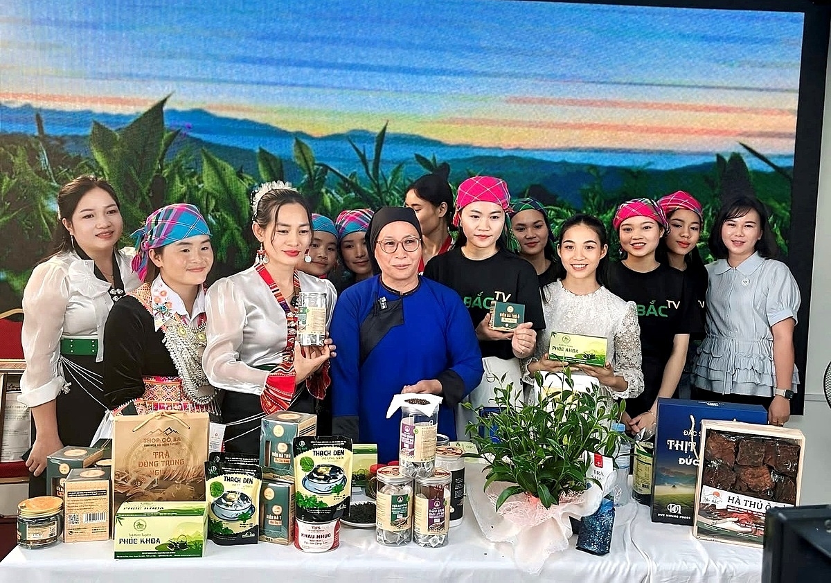 Nhiều sản phẩm của HTX, người dân ở Mường Tè đã được giới thiệu quảng bá thông qua hình thức livestream.