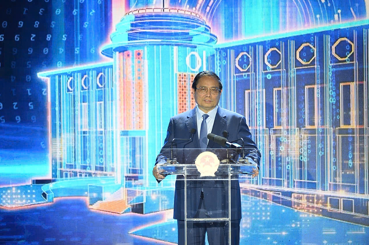 Thủ tướng Chính phủ Phạm Minh Chính - Ủy viên Bộ Chính trị, Trưởng ban Chỉ đạo của Chính phủ về phát triển khoa học công nghệ, đổi mới sáng tạo, chuyển đổi số và Đề án 06 phát biểu chỉ đạo tại Hội nghị chuyển đổi số ngành Ngân hàng.