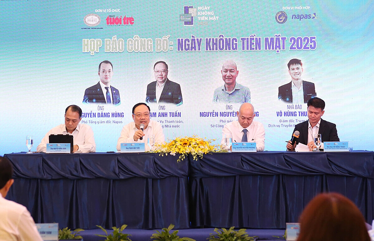 Ban tổ chức thông tin các hoạt động tại chương trình Ngày không tiền mặt 2025.