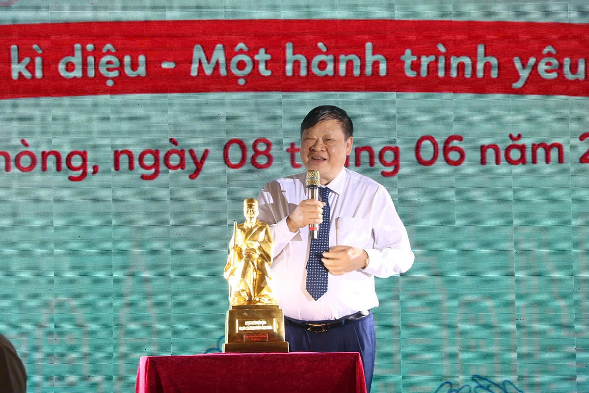 Nguyên Thứ trưởng Bộ Y tế Nguyễn Viết Tiến đánh giá cao thành tựu mà BVQT Sản Nhi Hải Phòng đạt được trong thời gian ngắn.