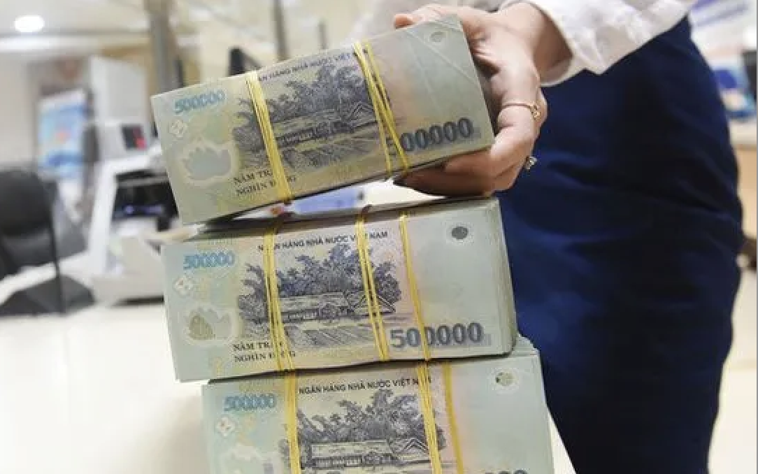 Xét trên giá trị, tổng nợ xấu của các NHTM đã vượt 300 nghìn tỷ đồng vào cuối quý I/2025, tăng 16,8% so với cùng kỳ 2024 và tăng 13,4% so với đầu năm.