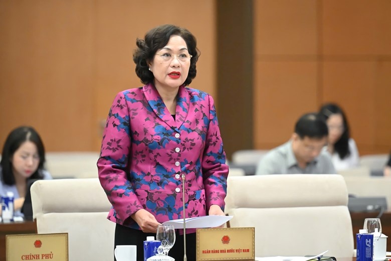 Thống đốc NHNN Nguyễn Thị Hồng giải trình tại phiên họp Ủy ban Thường vụ Quốc hội, ngày 10/6. &lpar;Ảnh: Quốc hội&rpar;