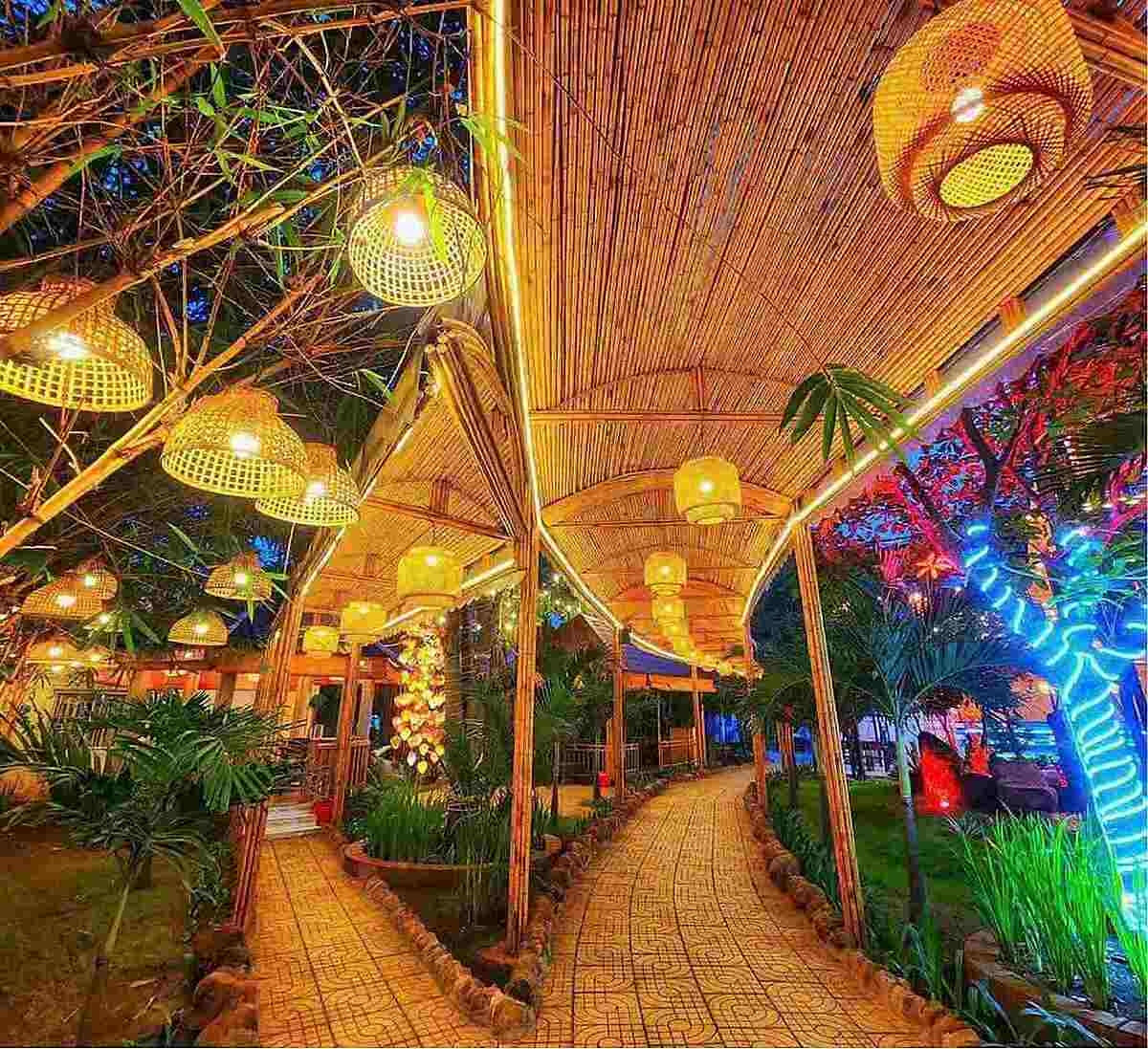 HTX Thủy Tuyết còn dùng mây tre để thiết kế các công trình, tạo giá trị kinh tế và việc làm cao hơn.