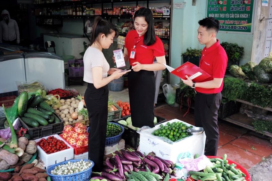 Agribank triển khai hệ thống thanh toán số ở chợ truyền thống, phục vụ nhu cầu thiết thực của đối tượng khách hàng là hộ kinh doanh nhỏ. Ảnh: Aribank