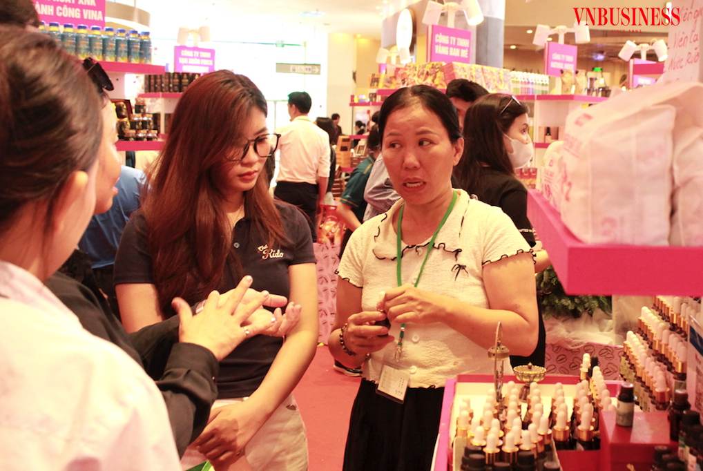 Các DN Việt cần rút ra bài học từ cơn bão “phốt” để tránh xa và có giải pháp ứng phó phục hồi niềm tin người tiêu dùng.