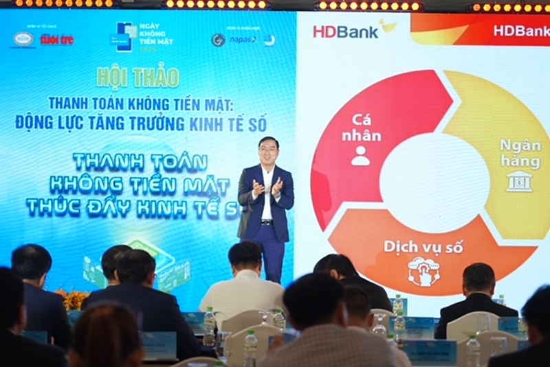 Theo chia sẻ của ông Đàm Thế Thái - Phó Tổng Giám đốc HDBank tại hội thảo, số hóa tại HDBank là một hành trình nhân văn, nơi từng sản phẩm được thiết kế từ góc nhìn của cuộc sống, từng trải nghiệm được kiểm chứng bởi cảm xúc người dùng.