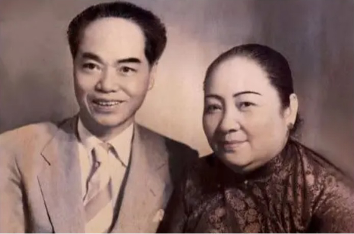 Bà Bút Trà cùng chồng đã tạo nên một báo Sài Gòn mới ăn khách nhờ triết lý sâu sắc, nhân văn và gần gũi.